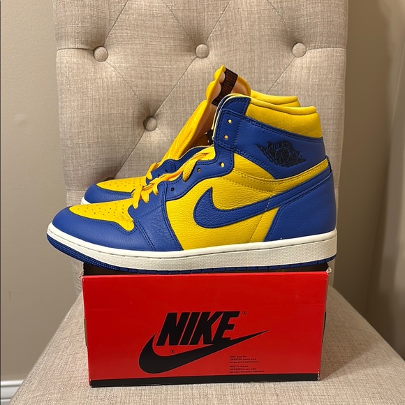 NEW NIKE AIR JORDAN 1 - Picture 1 of 5